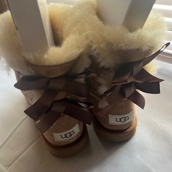 UGG Kids' Bailey Bow II Boot, Brown, Size 13. - Picture 1 of 16